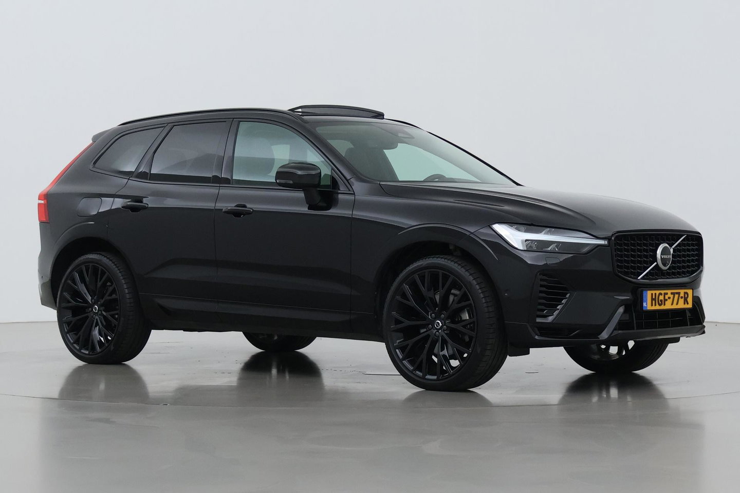Volvo XC60 T8 Plus Dark | Harman/Kardon | Panoramadak | 360° Camera | BLIS | Stoel+Stuurverwarming | 20 Inch | ACC