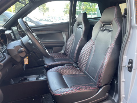Ligier Brommobiel JS60 Chic Sun | Apple Carplay | Airconditioning | Ledere bekleding | Carbon interieur | Origineel Nederlands |