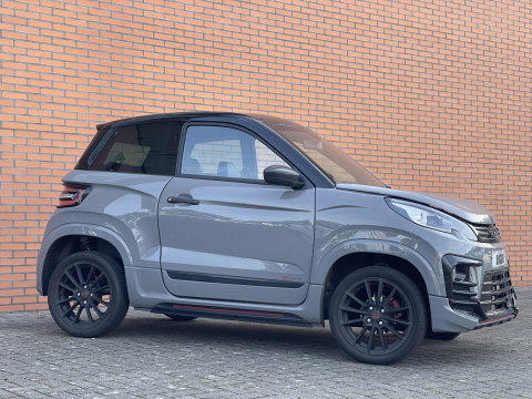 Ligier Brommobiel JS60 Chic Sun | Apple Carplay | Airconditioning | Ledere bekleding | Carbon interieur | Origineel Nederlands |