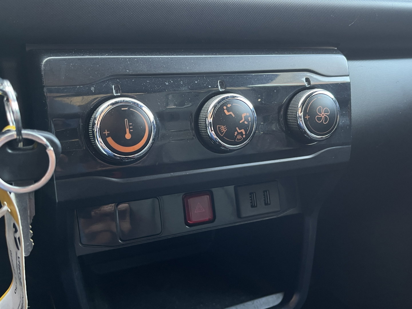 Ligier Brommobiel JS60 Chic Sun | Apple Carplay | Airconditioning | Ledere bekleding | Carbon interieur | Origineel Nederlands |
