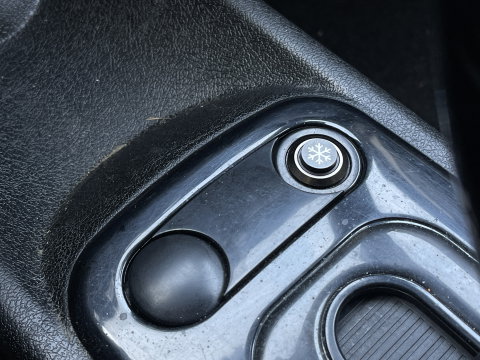 Ligier Brommobiel JS60 Chic Sun | Apple Carplay | Airconditioning | Ledere bekleding | Carbon interieur | Origineel Nederlands |