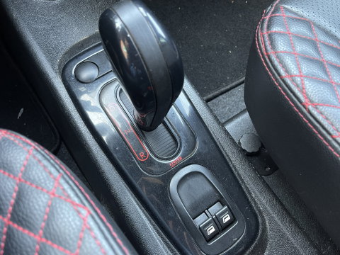 Ligier Brommobiel JS60 Chic Sun | Apple Carplay | Airconditioning | Ledere bekleding | Carbon interieur | Origineel Nederlands |