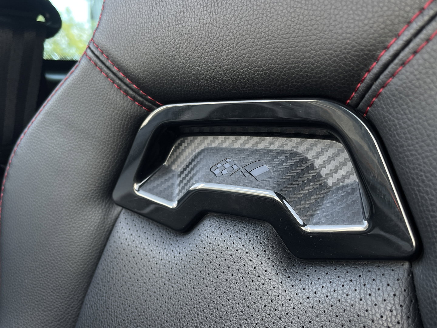 Ligier Brommobiel JS60 Chic Sun | Apple Carplay | Airconditioning | Ledere bekleding | Carbon interieur | Origineel Nederlands |