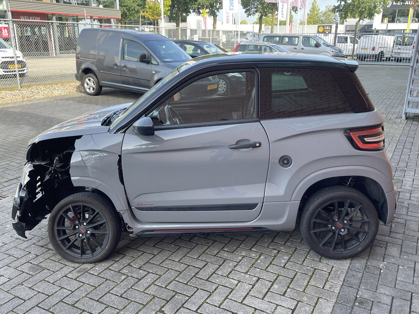 Ligier Brommobiel JS60 Chic Sun | Apple Carplay | Airconditioning | Ledere bekleding | Carbon interieur | Origineel Nederlands |