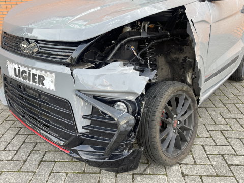 Ligier Brommobiel JS60 Chic Sun | Apple Carplay | Airconditioning | Ledere bekleding | Carbon interieur | Origineel Nederlands |