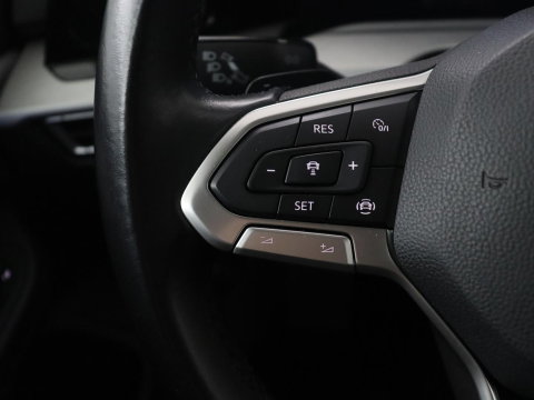 Volkswagen Golf 1.0 eTSI Life
