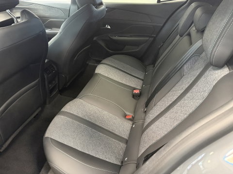 Peugeot 408 1.6 HYbrid Allure 180 EAT8 Navigatie Full-led Adaptive-Cruise