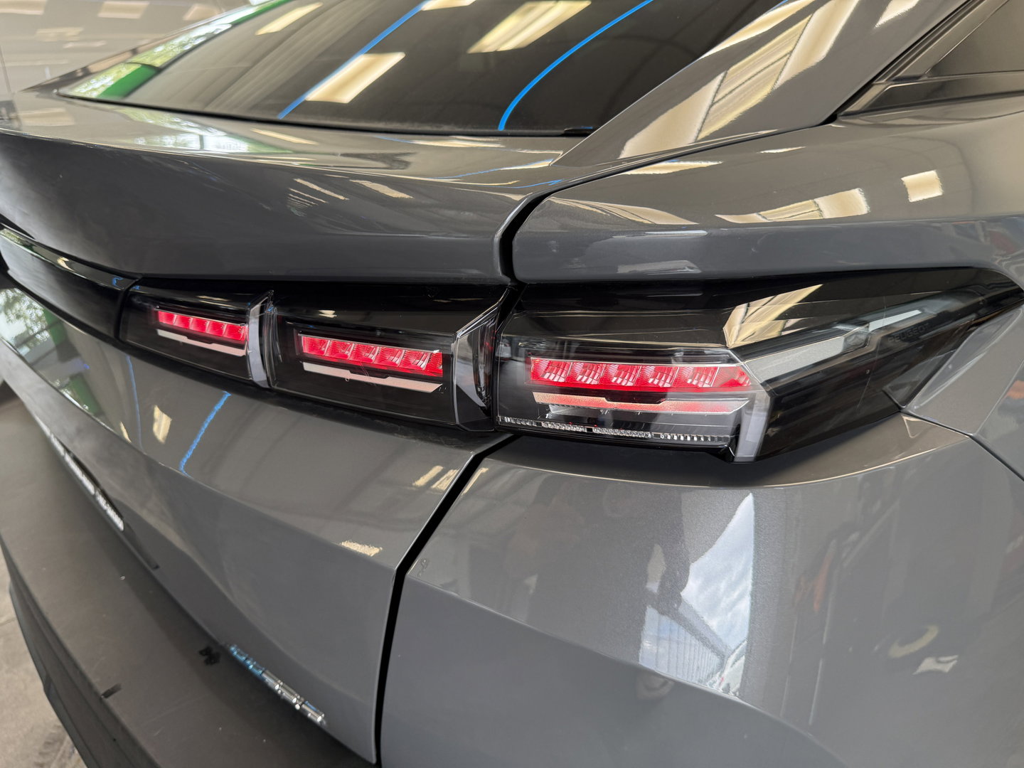 Peugeot 408 1.6 HYbrid Allure 180 EAT8 Navigatie Full-led Adaptive-Cruise
