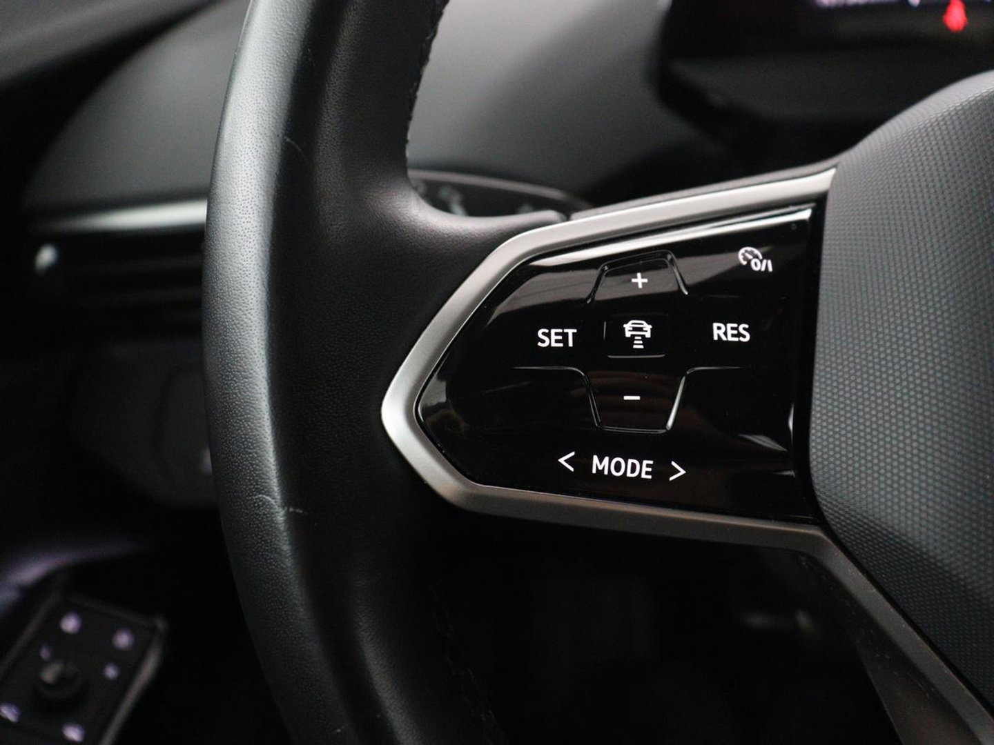 Volkswagen ID.4 Pro 77 kWh | SOH 95,4% | Adaptive cruise | Lane assist | Stuur/stoelverwarming | Climate control | Sfeerverlichting | Carplay | Park assist | 20" velgen
