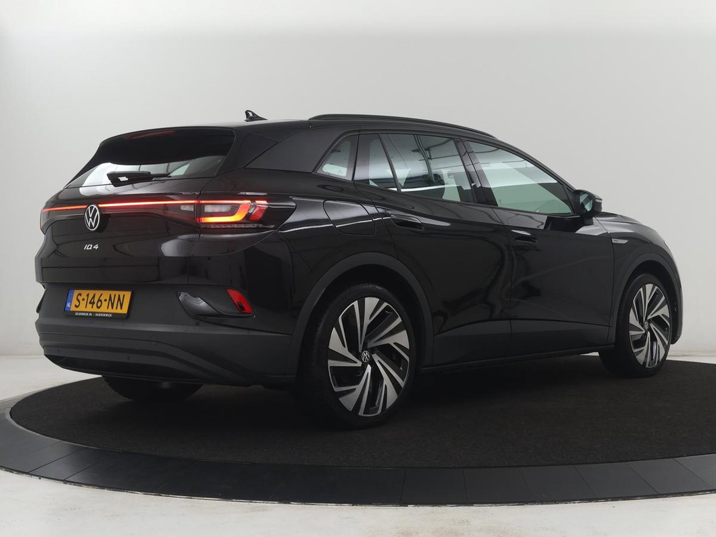 Volkswagen ID.4 Pro 77 kWh | SOH 95,4% | Adaptive cruise | Lane assist | Stuur/stoelverwarming | Climate control | Sfeerverlichting | Carplay | Park assist | 20" velgen