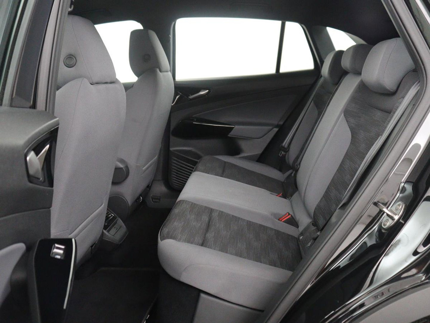 Volkswagen ID.4 Pro 77 kWh | SOH 95,4% | Adaptive cruise | Lane assist | Stuur/stoelverwarming | Climate control | Sfeerverlichting | Carplay | Park assist | 20" velgen