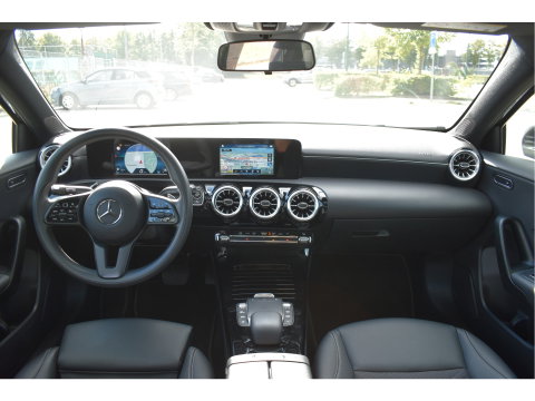 Mercedes-Benz A-Klasse 200 4MATIC 164 pk Premium | Open dak | Camera | Carplay | DAB | Vrtual cockpit | Stoelverwarming | Full LED