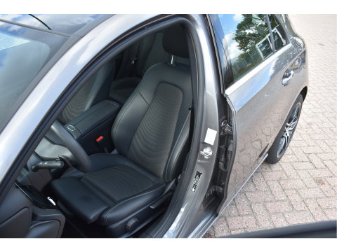 Mercedes-Benz A-Klasse 200 4MATIC 164 pk Premium | Open dak | Camera | Carplay | DAB | Vrtual cockpit | Stoelverwarming | Full LED