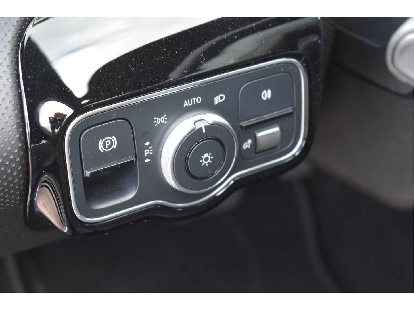Mercedes-Benz A-Klasse 200 4MATIC 164 pk Premium | Open dak | Camera | Carplay | DAB | Vrtual cockpit | Stoelverwarming | Full LED