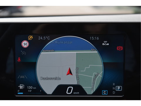Mercedes-Benz A-Klasse 200 4MATIC 164 pk Premium | Open dak | Camera | Carplay | DAB | Vrtual cockpit | Stoelverwarming | Full LED