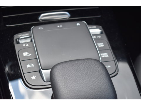Mercedes-Benz A-Klasse 200 4MATIC 164 pk Premium | Open dak | Camera | Carplay | DAB | Vrtual cockpit | Stoelverwarming | Full LED