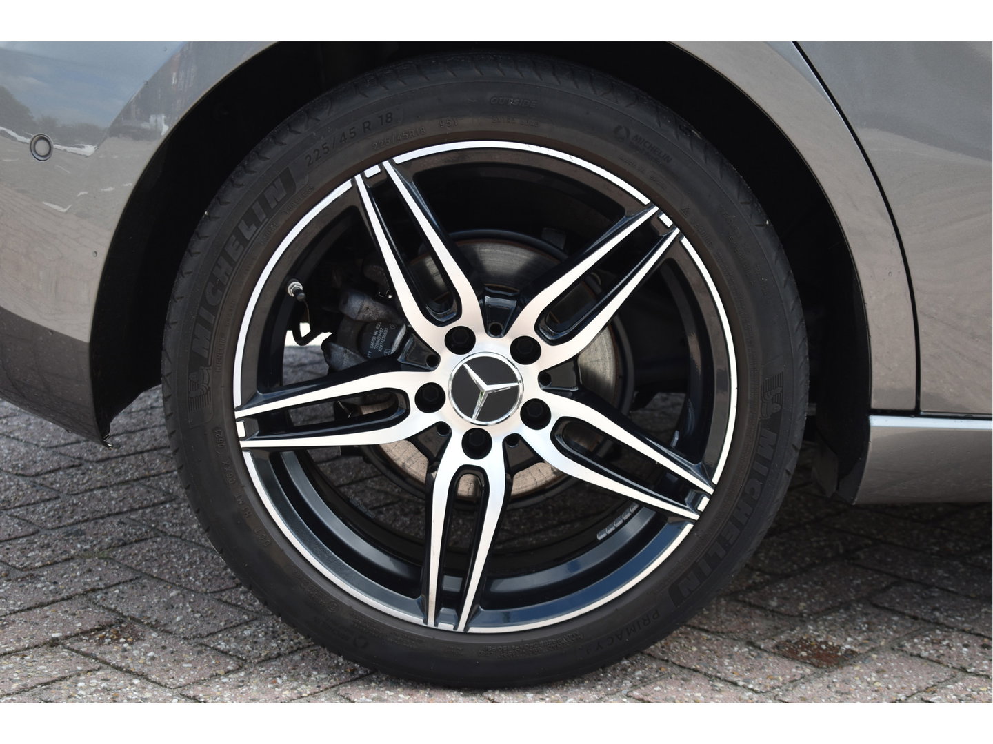 Mercedes-Benz A-Klasse 200 4MATIC 164 pk Premium | Open dak | Camera | Carplay | DAB | Vrtual cockpit | Stoelverwarming | Full LED