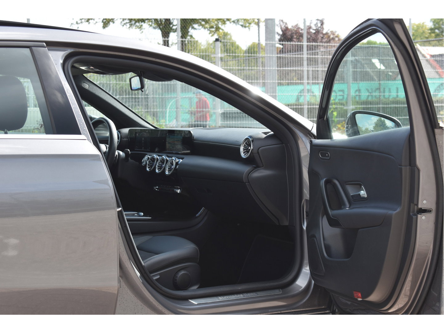 Mercedes-Benz A-Klasse 200 4MATIC 164 pk Premium | Open dak | Camera | Carplay | DAB | Vrtual cockpit | Stoelverwarming | Full LED
