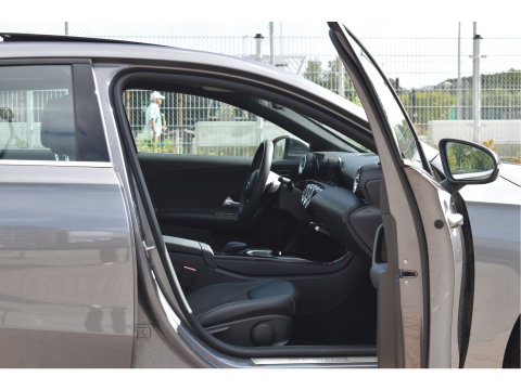 Mercedes-Benz A-Klasse 200 4MATIC 164 pk Premium | Open dak | Camera | Carplay | DAB | Vrtual cockpit | Stoelverwarming | Full LED