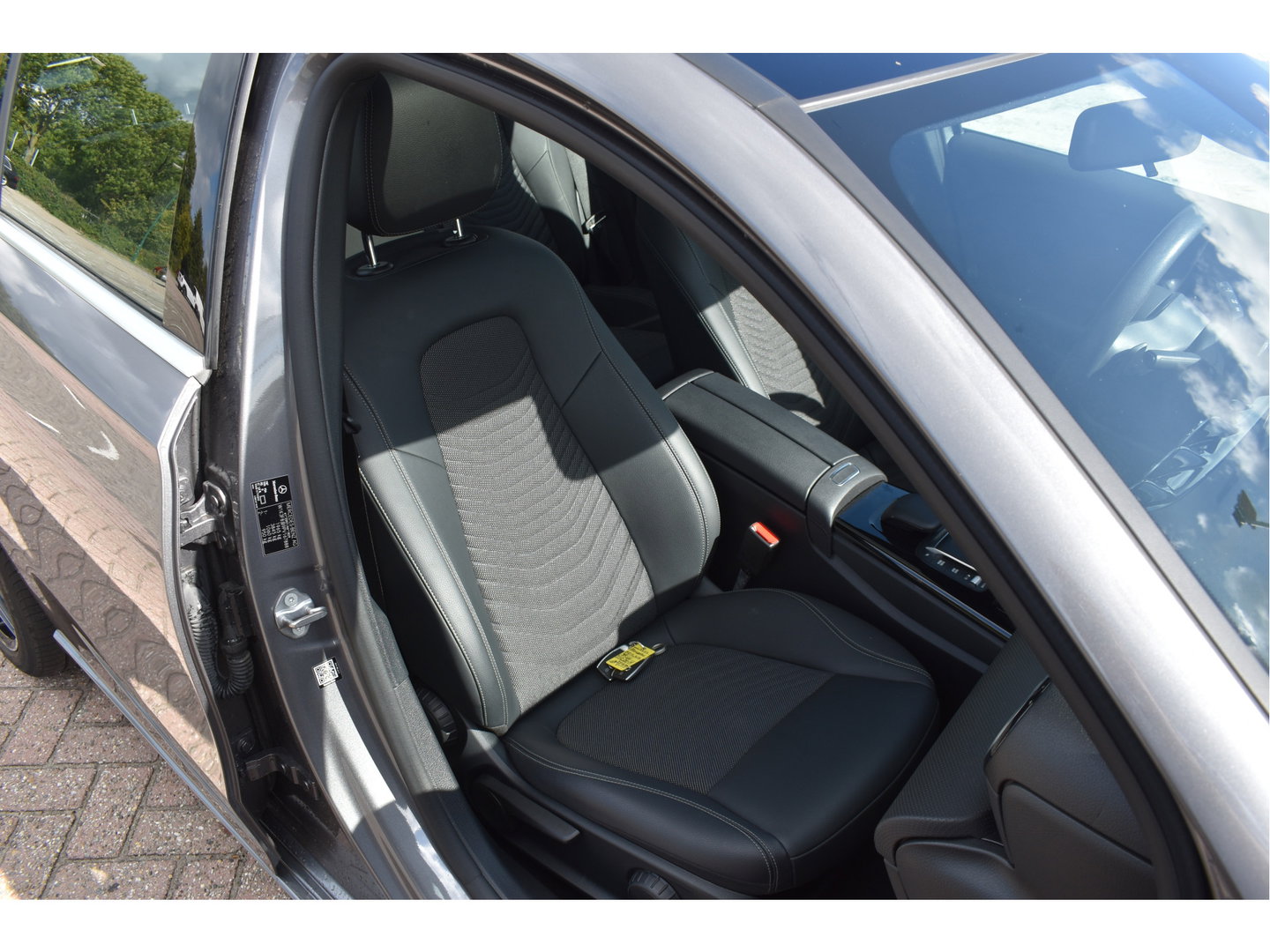 Mercedes-Benz A-Klasse 200 4MATIC 164 pk Premium | Open dak | Camera | Carplay | DAB | Vrtual cockpit | Stoelverwarming | Full LED