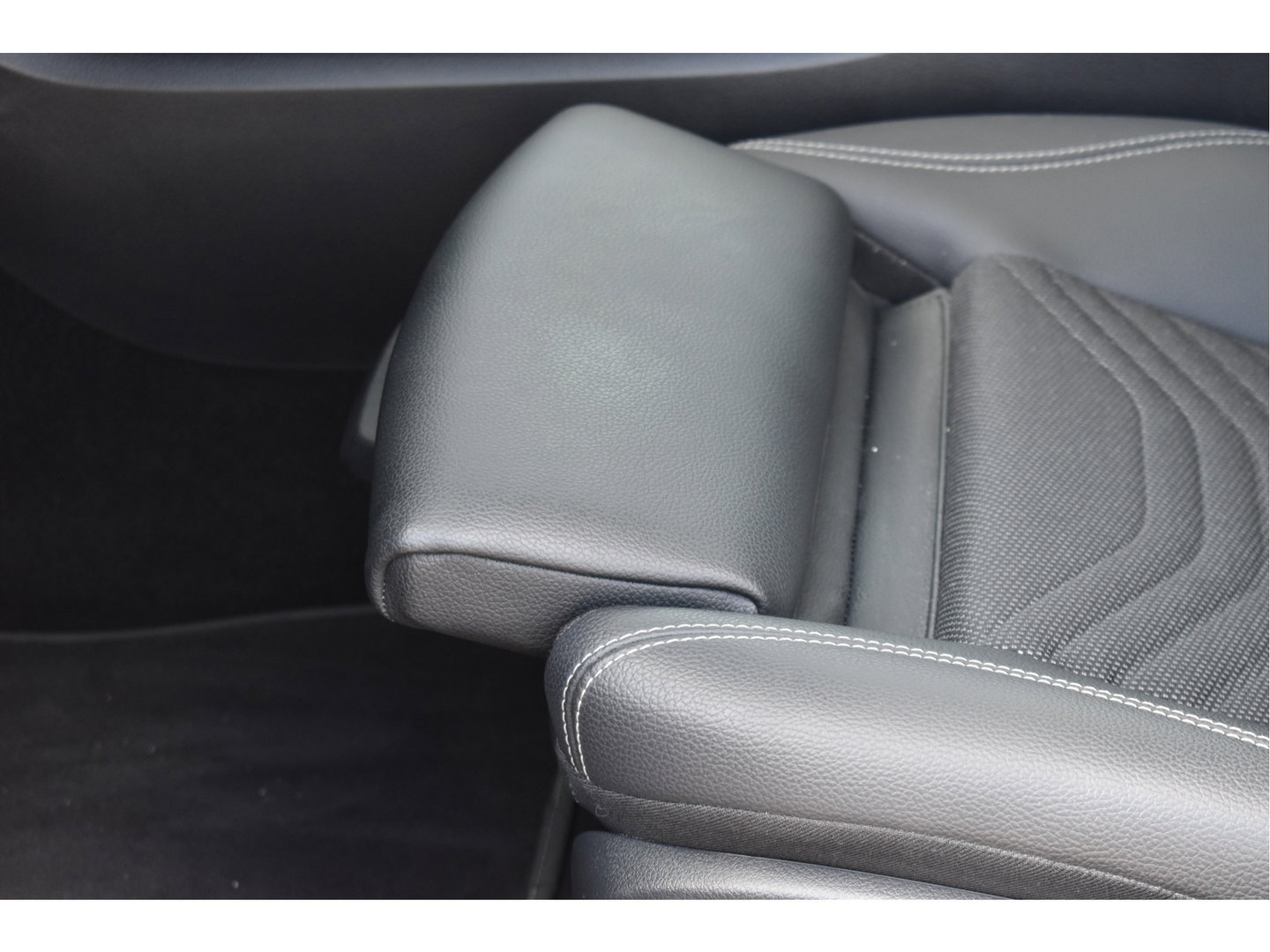 Mercedes-Benz A-Klasse 200 4MATIC 164 pk Premium | Open dak | Camera | Carplay | DAB | Vrtual cockpit | Stoelverwarming | Full LED