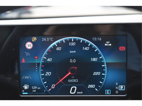 Mercedes-Benz A-Klasse 200 4MATIC 164 pk Premium | Open dak | Camera | Carplay | DAB | Vrtual cockpit | Stoelverwarming | Full LED