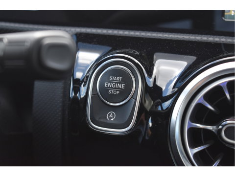 Mercedes-Benz A-Klasse 200 4MATIC 164 pk Premium | Open dak | Camera | Carplay | DAB | Vrtual cockpit | Stoelverwarming | Full LED