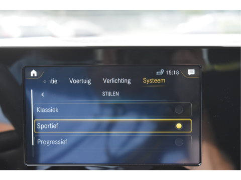 Mercedes-Benz A-Klasse 200 4MATIC 164 pk Premium | Open dak | Camera | Carplay | DAB | Vrtual cockpit | Stoelverwarming | Full LED