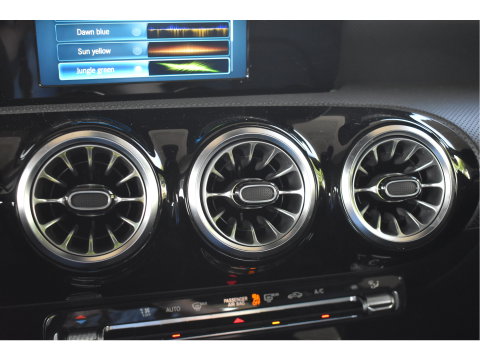 Mercedes-Benz A-Klasse 200 4MATIC 164 pk Premium | Open dak | Camera | Carplay | DAB | Vrtual cockpit | Stoelverwarming | Full LED