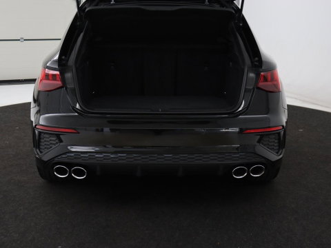 Audi A3 2.0 TFSI S3 quattro | Adaptive cruise | B&O | Bang & Olufsen | Matrix LED | Leder/Alcantara | Park Assist | Stoelverwarming | Virtual Cockpit | Carplay | Navigatie | Sportstoelen | Climate control