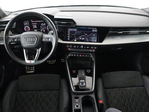 Audi A3 2.0 TFSI S3 quattro | Adaptive cruise | B&O | Bang & Olufsen | Matrix LED | Leder/Alcantara | Park Assist | Stoelverwarming | Virtual Cockpit | Carplay | Navigatie | Sportstoelen | Climate control