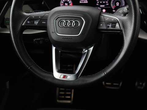 Audi A3 2.0 TFSI S3 quattro | Adaptive cruise | B&O | Bang & Olufsen | Matrix LED | Leder/Alcantara | Park Assist | Stoelverwarming | Virtual Cockpit | Carplay | Navigatie | Sportstoelen | Climate control