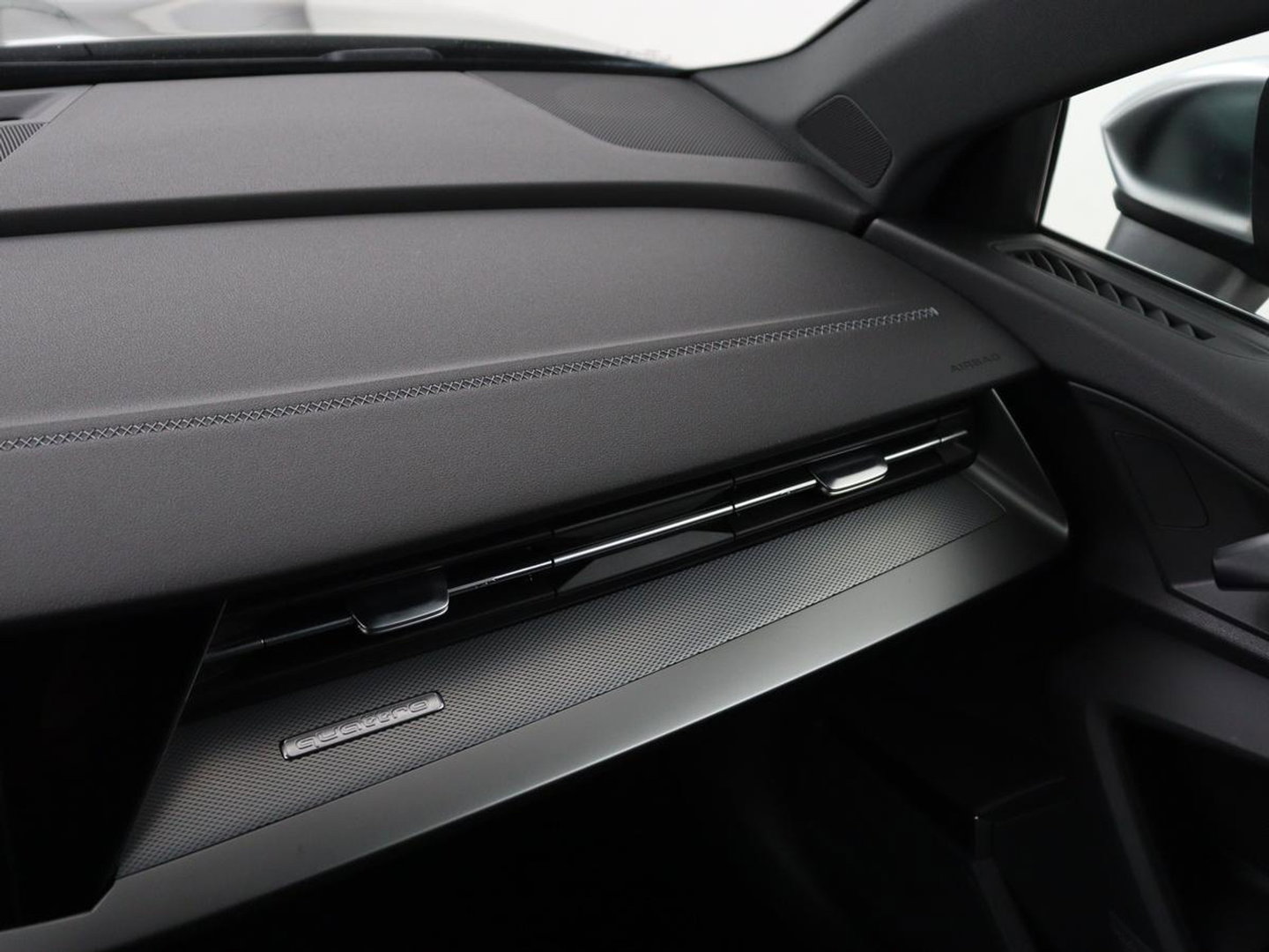 Audi S3 2.0 TFSI S3 quattro | Adaptive cruise | B&O | Bang & Olufsen | Matrix LED | Leder/Alcantara | Park Assist | Stoelverwarming | Virtual Cockpit | Carplay | Navigatie | Sportstoelen | Climate control