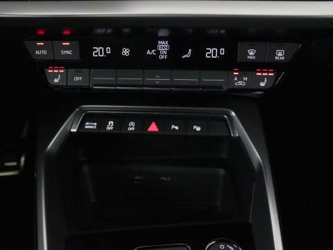 Audi S3 2.0 TFSI S3 quattro | Adaptive cruise | B&O | Bang & Olufsen | Matrix LED | Leder/Alcantara | Park Assist | Stoelverwarming | Virtual Cockpit | Carplay | Navigatie | Sportstoelen | Climate control