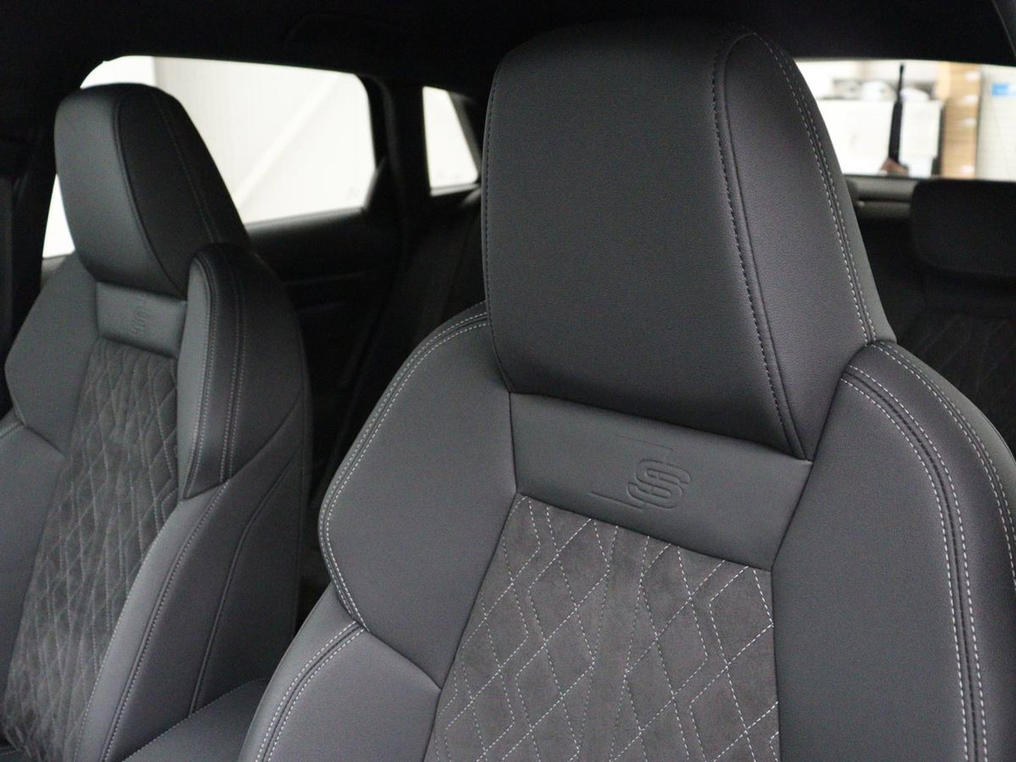 Audi S3 2.0 TFSI S3 quattro | Adaptive cruise | B&O | Bang & Olufsen | Matrix LED | Leder/Alcantara | Park Assist | Stoelverwarming | Virtual Cockpit | Carplay | Navigatie | Sportstoelen | Climate control