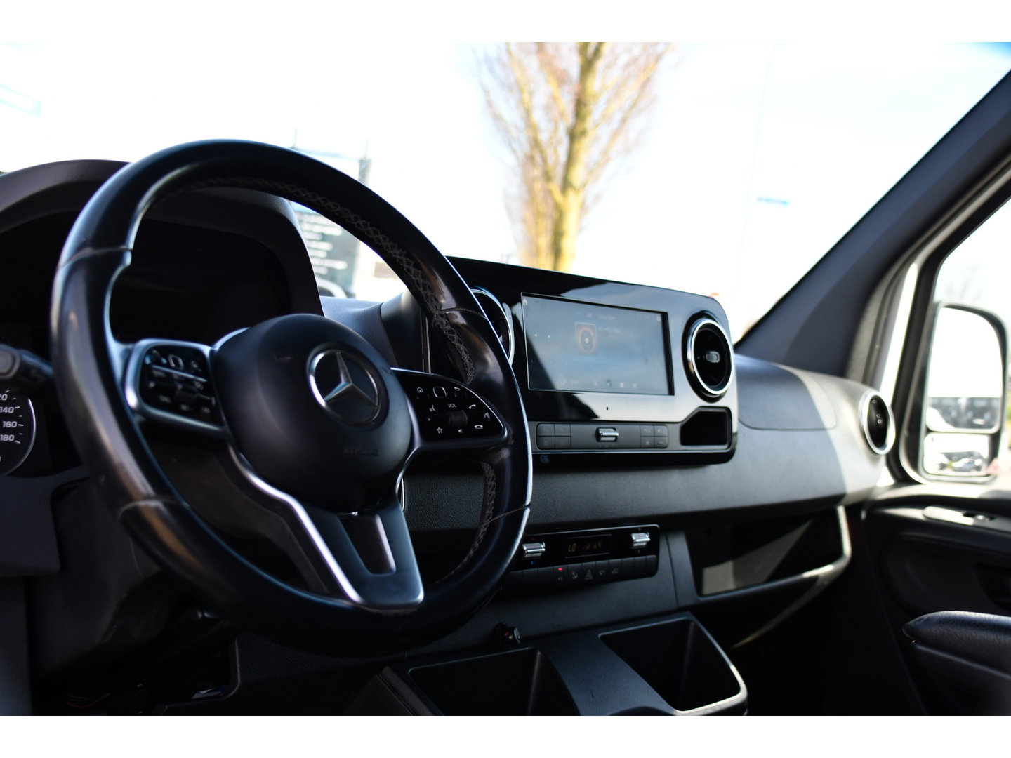 Mercedes-Benz Sprinter 319 V6 3.0 CDI L2H2 PB Edition Adaptieve Cruise, 360 Camera, Carplay, LED, 10,5'' Mbux, Automaat, 190pk, Leder, Multimedia, Uniek!