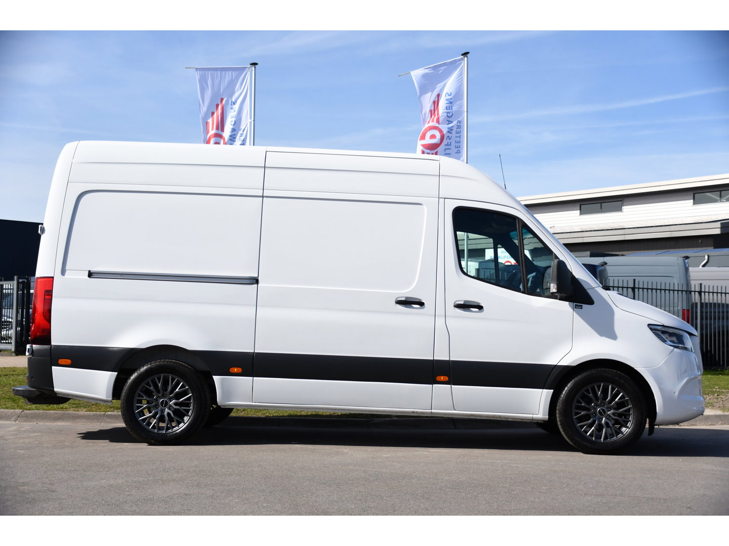Mercedes-Benz Sprinter 319 V6 3.0 CDI L2H2 PB Edition Adaptieve Cruise, 360 Camera, Carplay, LED, 10,5'' Mbux, Automaat, 190pk, Leder, Multimedia, Uniek!