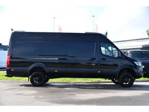 Mercedes-Benz Sprinter 319 V6 3.0 CDI L3H2 Black Edition FULL OPTIONS! Cruise, 360 Camera, Carplay, 10,5 Mbux, 190pk, 2 x Schuifdeur, Sper, LED, Leder, Stoelverwarming, Standkachel, Trekhaak, Uniek!