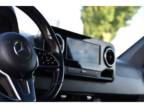 Mercedes-Benz Sprinter 319 V6 3.0 CDI L3H2 Black Edition FULL OPTIONS! Cruise, 360 Camera, Carplay, 10,5 Mbux, 190pk, 2 x Schuifdeur, Sper, LED, Leder, Stoelverwarming, Standkachel, Trekhaak, Uniek!