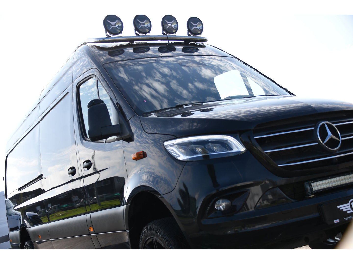 Mercedes-Benz Sprinter 319 V6 3.0 CDI L3H2 Black Edition FULL OPTIONS! Cruise, 360 Camera, Carplay, 10,5 Mbux, 190pk, 2 x Schuifdeur, Sper, LED, Leder, Stoelverwarming, Standkachel, Trekhaak, Uniek!