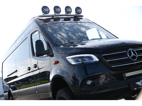 Mercedes-Benz Sprinter 319 V6 3.0 CDI L3H2 Black Edition FULL OPTIONS! Cruise, 360 Camera, Carplay, 10,5 Mbux, 190pk, 2 x Schuifdeur, Sper, LED, Leder, Stoelverwarming, Standkachel, Trekhaak, Uniek!