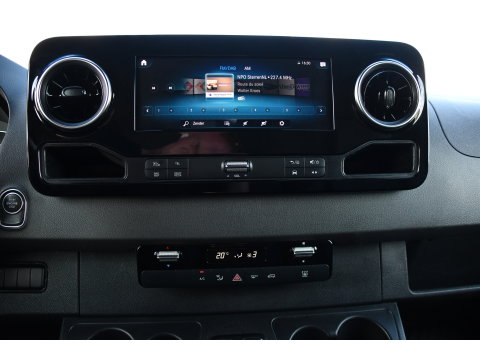 Mercedes-Benz Sprinter 319 V6 3.0 CDI L3H2 Black Edition FULL OPTIONS! Cruise, 360 Camera, Carplay, 10,5 Mbux, 190pk, 2 x Schuifdeur, Sper, LED, Leder, Stoelverwarming, Standkachel, Trekhaak, Uniek!