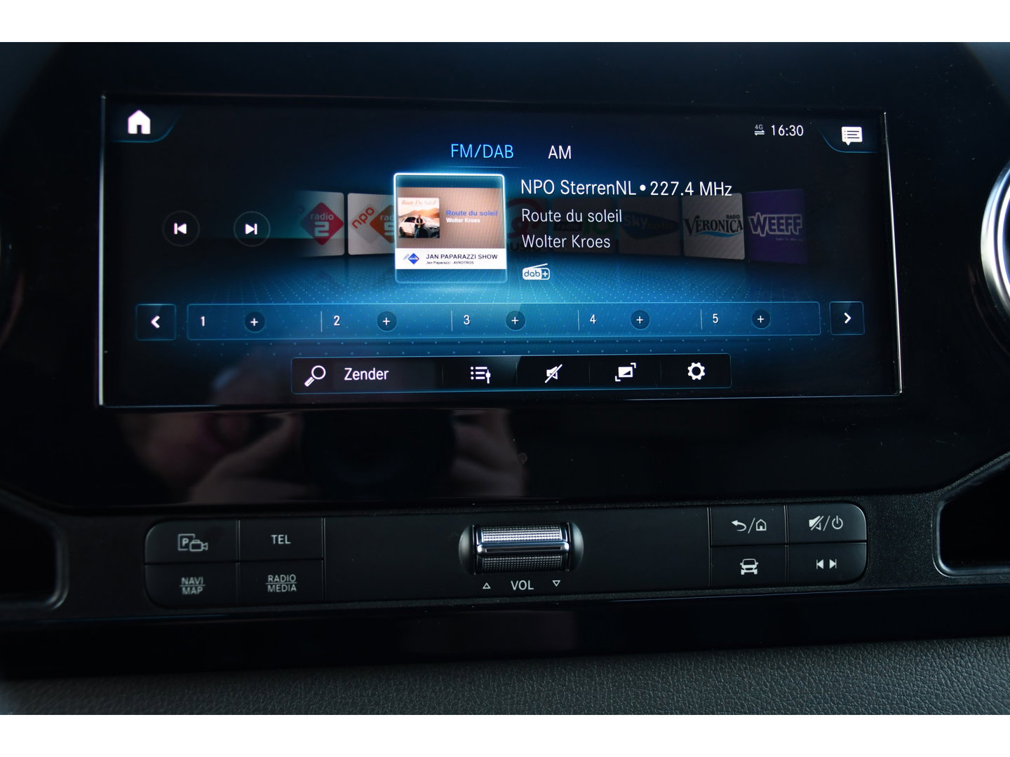 Mercedes-Benz Sprinter 319 V6 3.0 CDI L3H2 Black Edition FULL OPTIONS! Cruise, 360 Camera, Carplay, 10,5 Mbux, 190pk, 2 x Schuifdeur, Sper, LED, Leder, Stoelverwarming, Standkachel, Trekhaak, Uniek!
