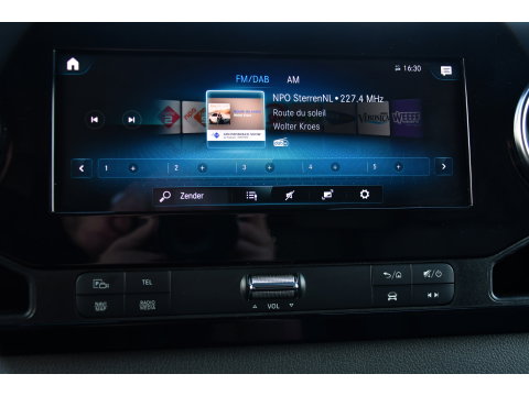 Mercedes-Benz Sprinter 319 V6 3.0 CDI L3H2 Black Edition FULL OPTIONS! Cruise, 360 Camera, Carplay, 10,5 Mbux, 190pk, 2 x Schuifdeur, Sper, LED, Leder, Stoelverwarming, Standkachel, Trekhaak, Uniek!