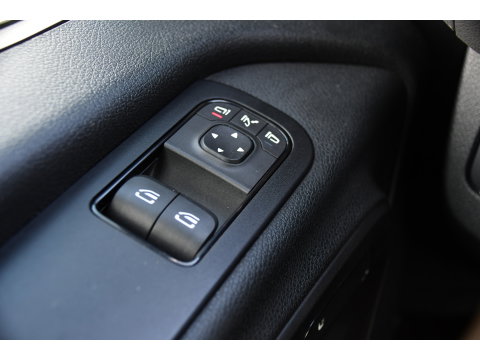 Mercedes-Benz Sprinter 319 V6 3.0 CDI L3H2 Black Edition FULL OPTIONS! Cruise, 360 Camera, Carplay, 10,5 Mbux, 190pk, 2 x Schuifdeur, Sper, LED, Leder, Stoelverwarming, Standkachel, Trekhaak, Uniek!