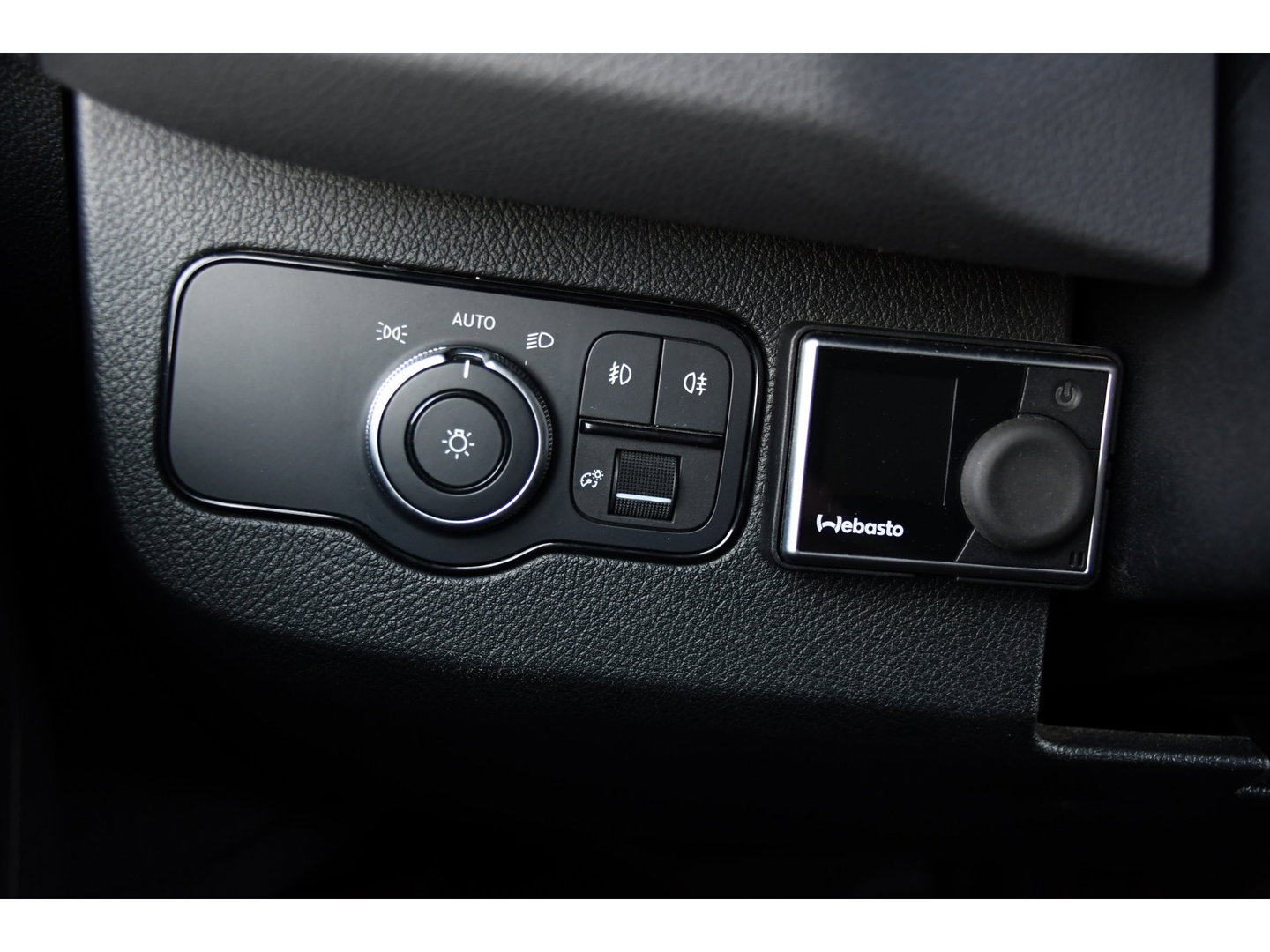 Mercedes-Benz Sprinter 319 V6 3.0 CDI L3H2 Black Edition FULL OPTIONS! Cruise, 360 Camera, Carplay, 10,5 Mbux, 190pk, 2 x Schuifdeur, Sper, LED, Leder, Stoelverwarming, Standkachel, Trekhaak, Uniek!