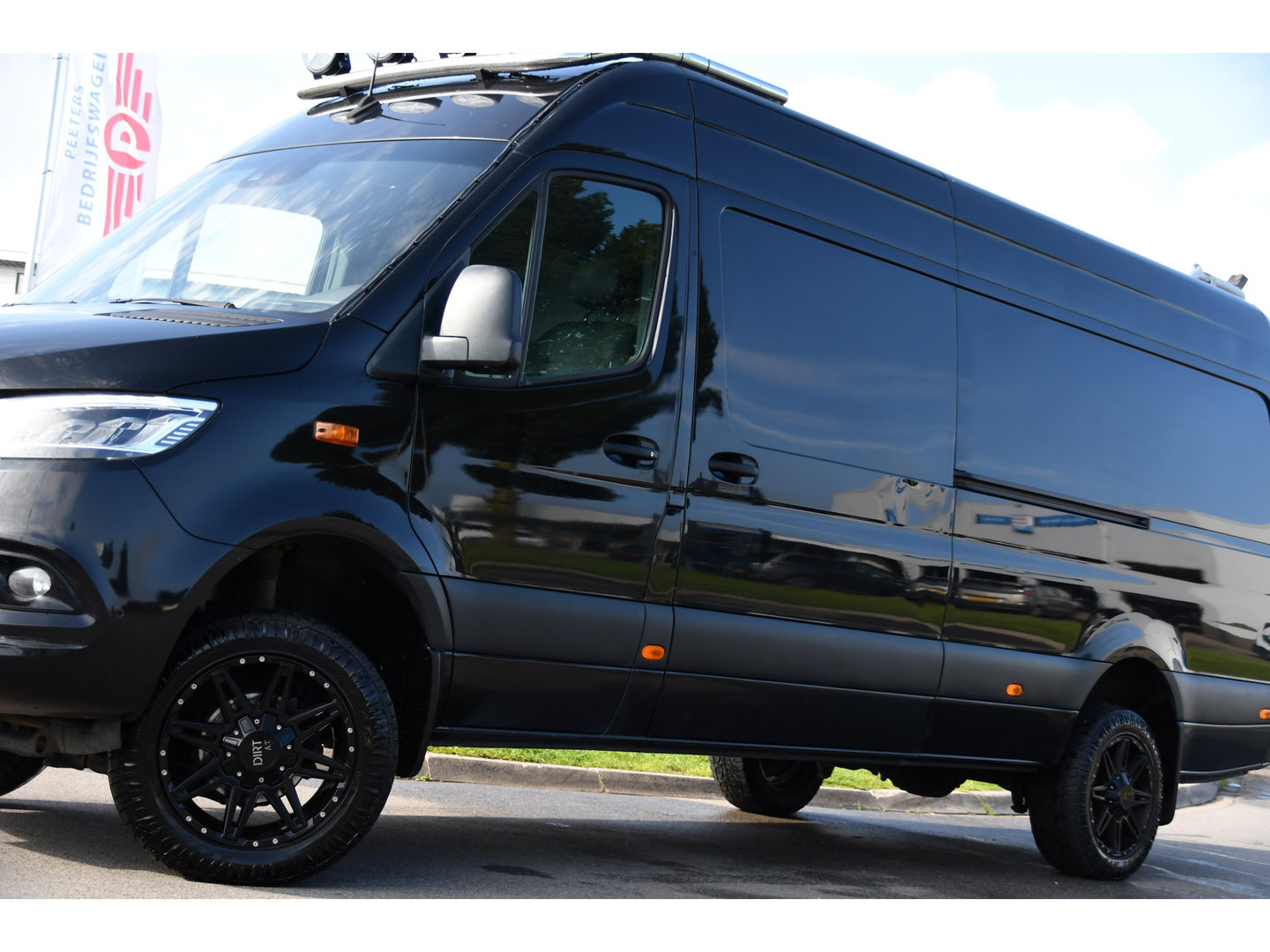 Mercedes-Benz Sprinter 319 V6 3.0 CDI L3H2 Black Edition FULL OPTIONS! Cruise, 360 Camera, Carplay, 10,5 Mbux, 190pk, 2 x Schuifdeur, Sper, LED, Leder, Stoelverwarming, Standkachel, Trekhaak, Uniek!