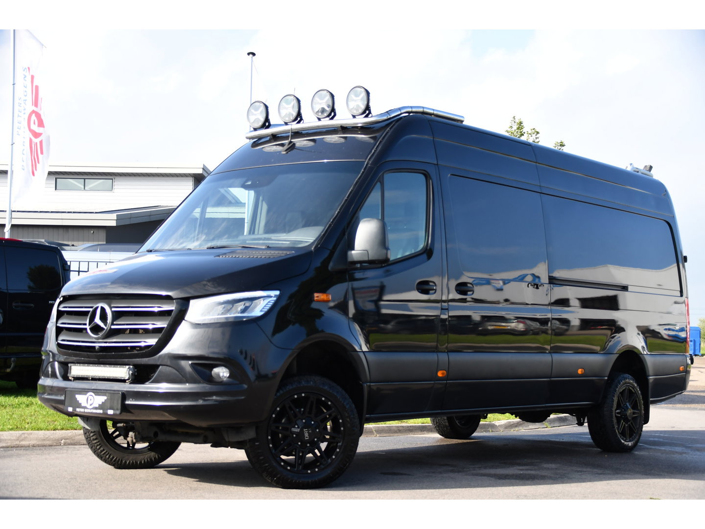 Mercedes-Benz Sprinter 319 V6 3.0 CDI L3H2 Black Edition FULL OPTIONS! Cruise, 360 Camera, Carplay, 10,5 Mbux, 190pk, 2 x Schuifdeur, Sper, LED, Leder, Stoelverwarming, Standkachel, Trekhaak, Uniek!