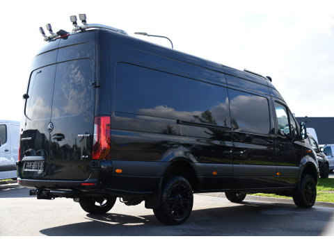 Mercedes-Benz Sprinter 319 V6 3.0 CDI L3H2 Black Edition FULL OPTIONS! Cruise, 360 Camera, Carplay, 10,5 Mbux, 190pk, 2 x Schuifdeur, Sper, LED, Leder, Stoelverwarming, Standkachel, Trekhaak, Uniek!