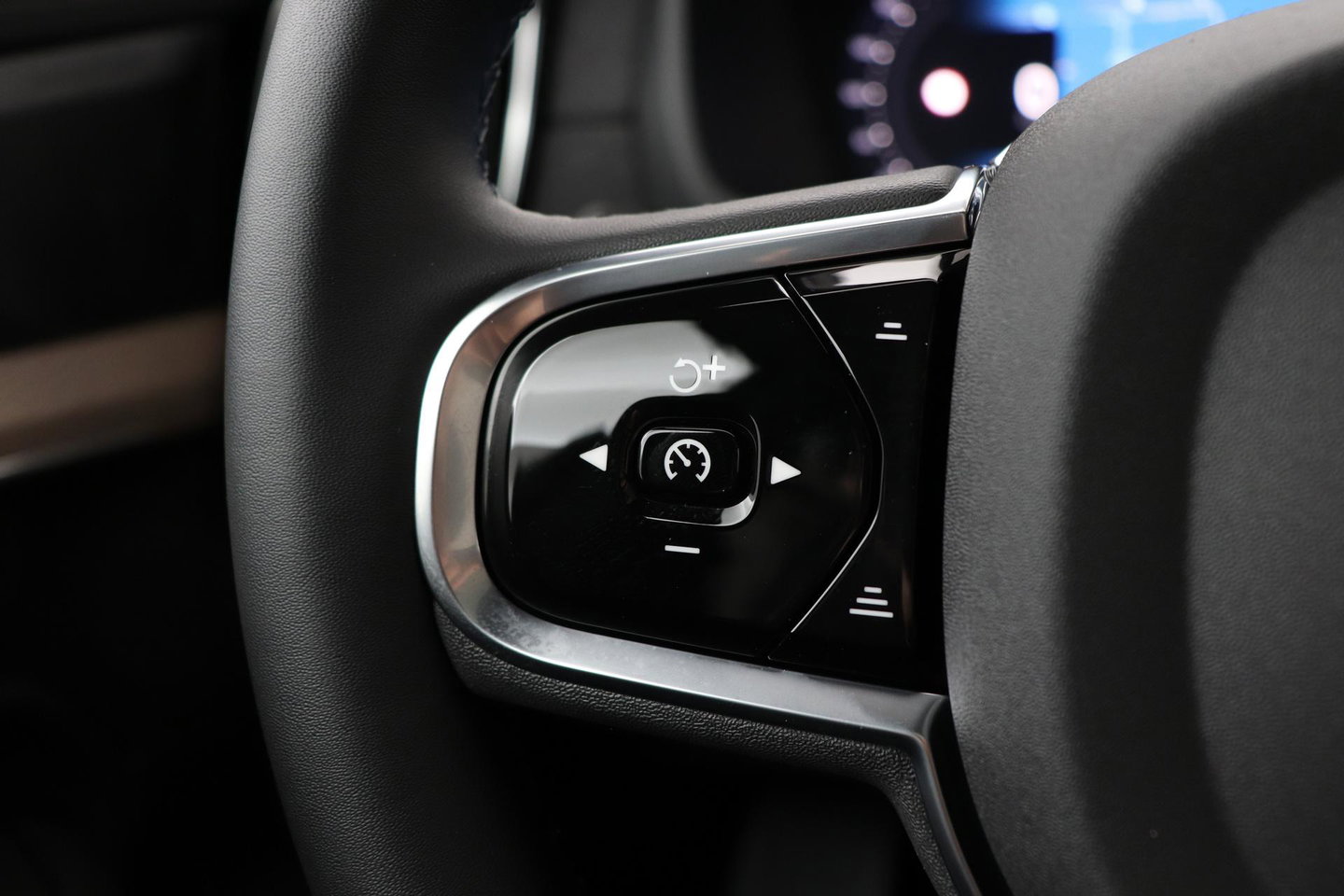 Volvo XC90 T8 Ultra Dark | MY27 | Harman/Kardon | Panoramadak | Head-Up | Trekhaak | 360° Camera | Pilot Assist